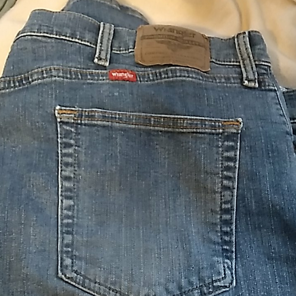 Men's wrangler jeans 42x32